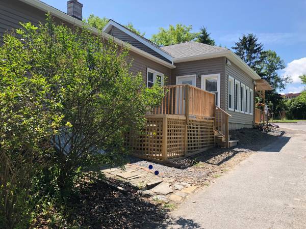 Building Photo - 220 Coddington Rd