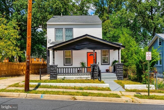 Building Photo - 2800 Upshur St