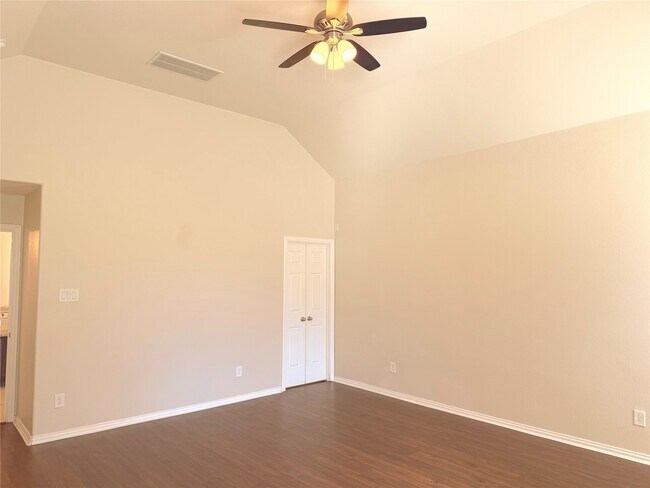 Building Photo - 29015 Davenport Dr