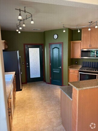 Building Photo - Modern Comfort in West Sacramento – 2 Bed,...
