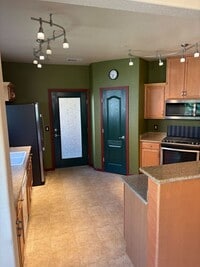 Building Photo - Modern Comfort in West Sacramento – 2 Bed,...