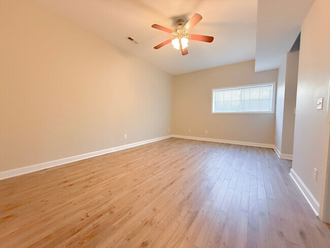 Building Photo - Spacious 4-Bedroom Home with Large Yard and Dual Garages in Cookeville  Property Description