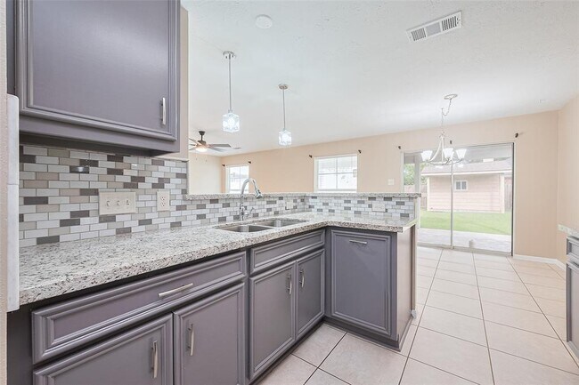 Building Photo - 8714 Ashlawn Dr