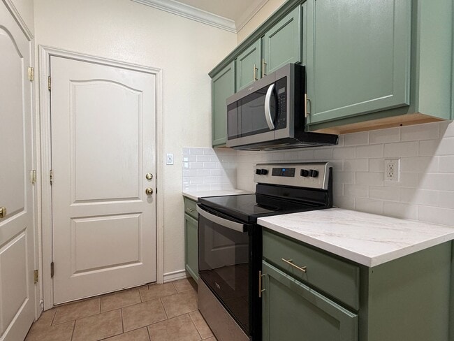 Building Photo - 14901 Windward Dr
