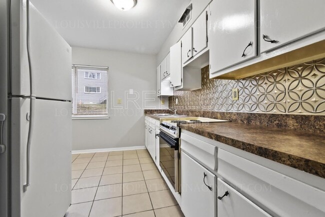Building Photo - 2423 Lindsay Ave