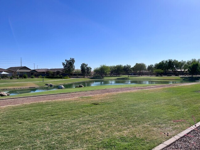 Building Photo - TOWN HOME WITH COMMUNITY POOL , GATED COMMUNITY in GILBERT!