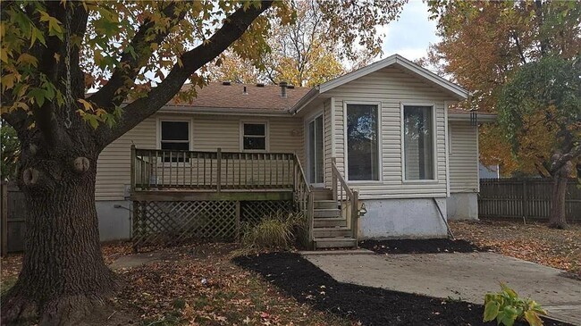 Building Photo - 518 SE Timbercreek Ln