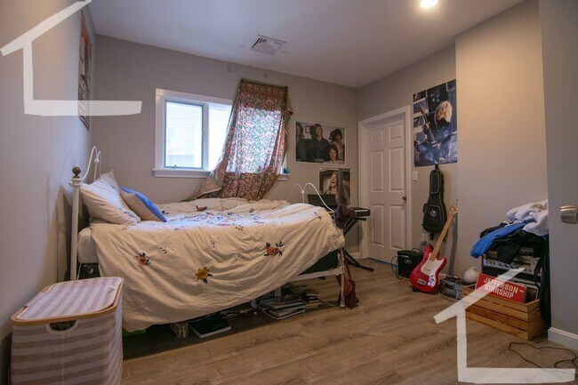 Building Photo - 9/1 Large two-level 5BR/2BA near MBTA, BU & more