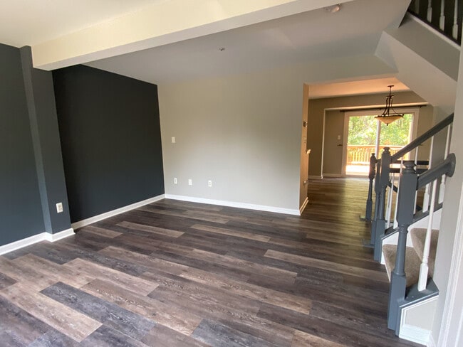 Building Photo - 754 Pine Drift Dr