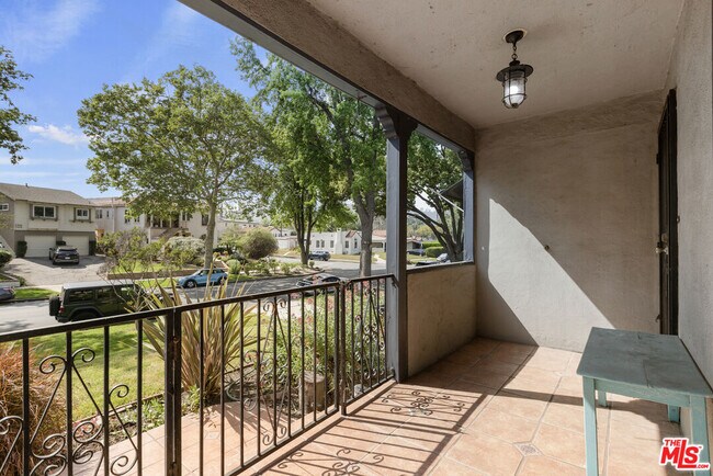 Building Photo - 3659 Glenfeliz Blvd