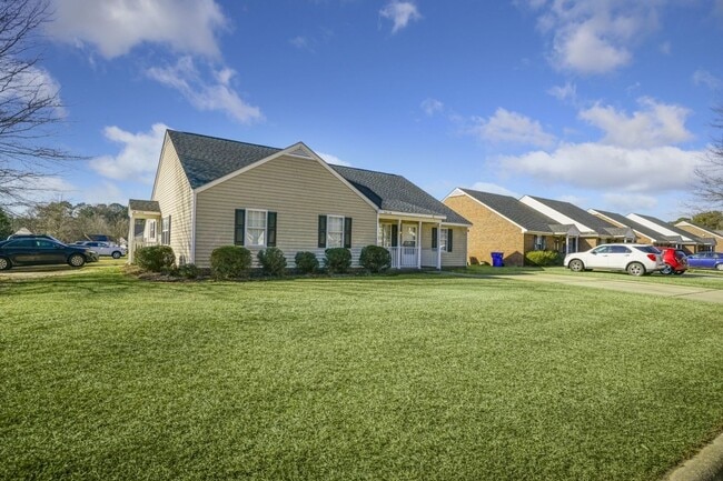 Building Photo - 3418 Pear Tree Court Unit B