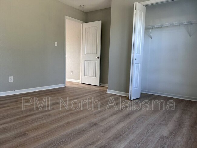 Building Photo - 379 Jasmine Dr