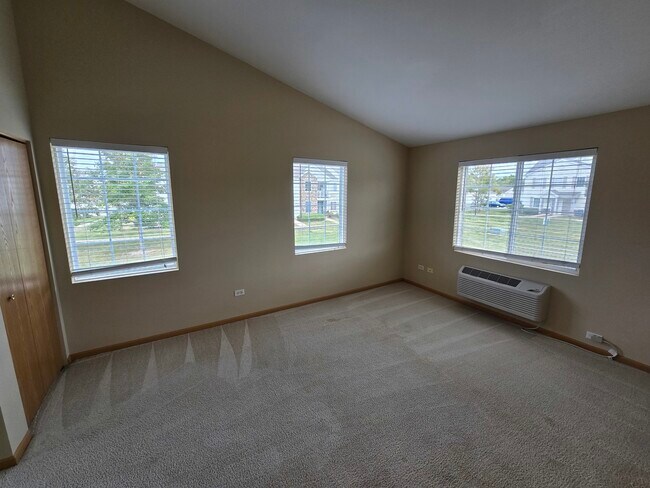 Building Photo - 1531 Silverstone Dr