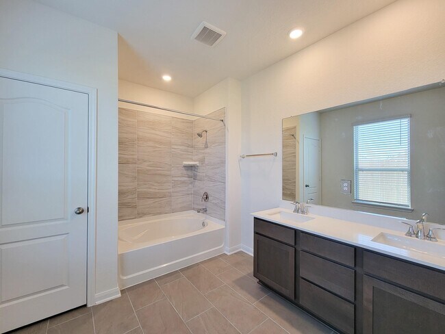 Building Photo - 2815 Lyra Ct