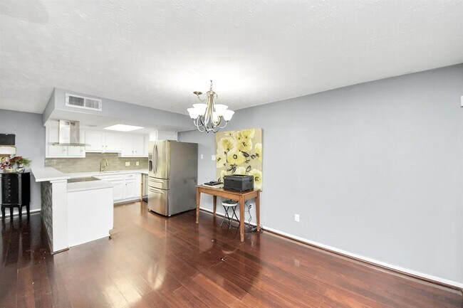 Building Photo - 18122 Kings Row