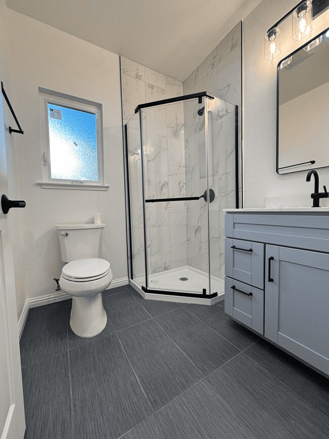 Building Photo - 1053 Brommer St