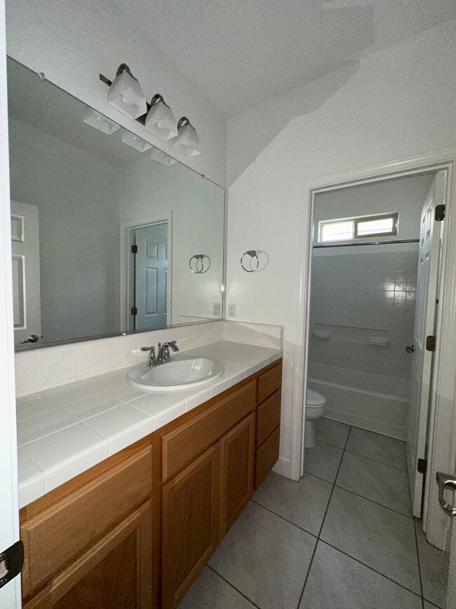 Building Photo - NW Visalia Home Coming Soon!