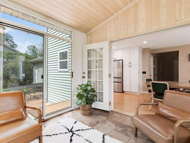 Building Photo - *Short term lease!* Spacious Like-New 2-Story with Office, Fireplace, Sunroom, Gourmet Kitchen & ...