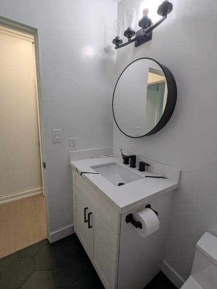 Building Photo - 11030 Moorpark St