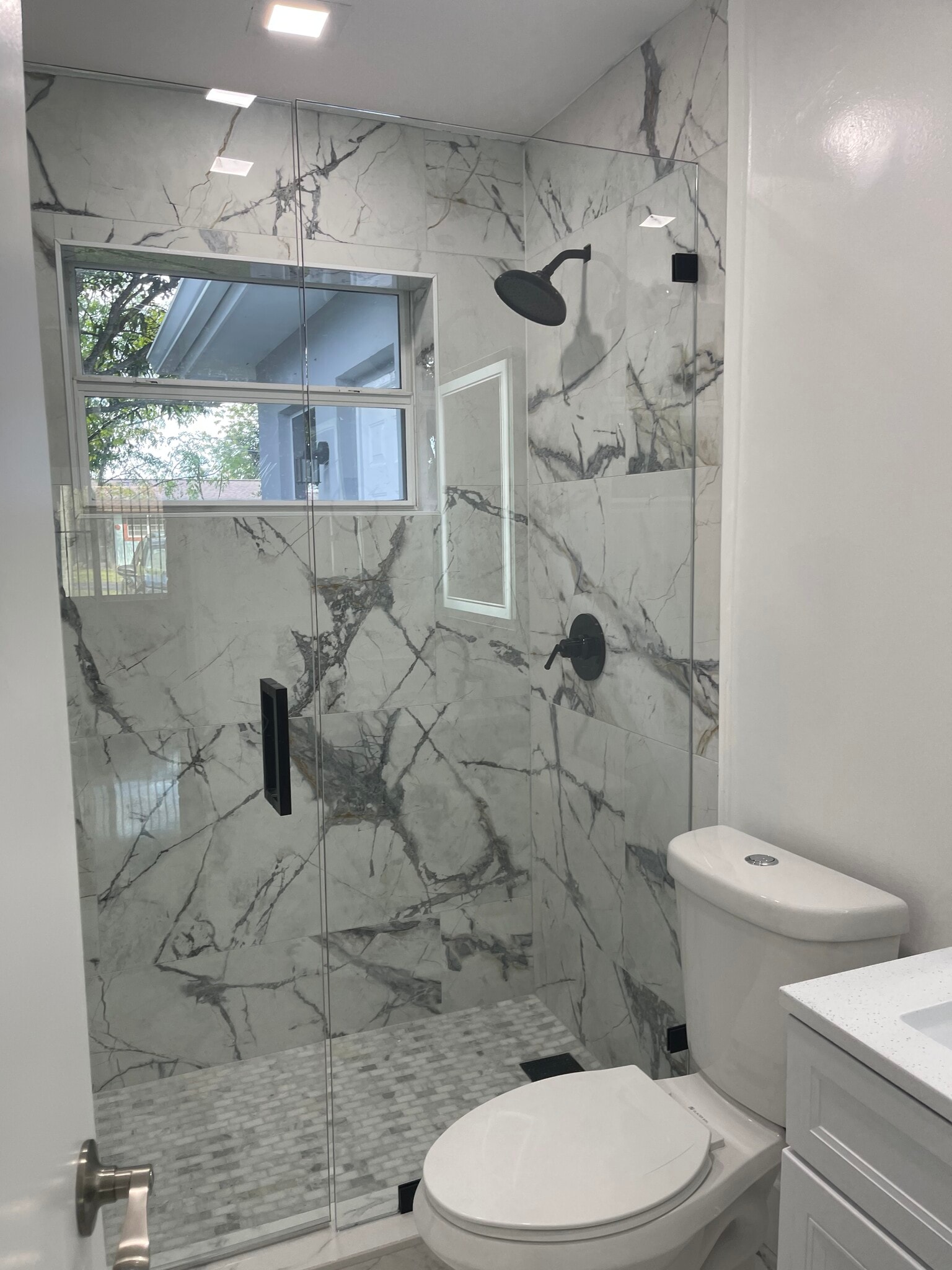 Small bathroom - 50 NE 45th Ct