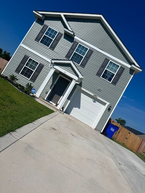 Building Photo - 144 Hornet Dr