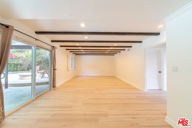 Building Photo - 4220 Towhee Dr