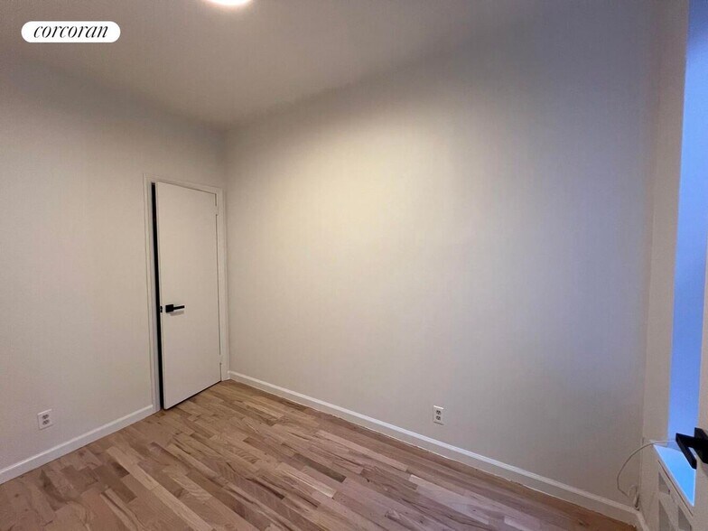 Building Photo - 139 W 83rd St