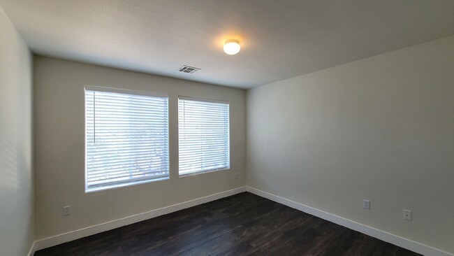 Building Photo - 9444 Grandview Spring Ave