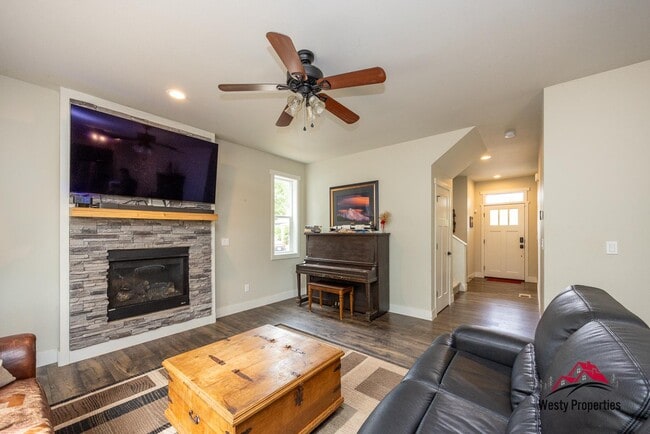 Building Photo - 20948 NE Wistful Vista Dr