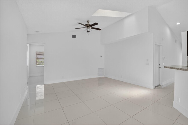 Building Photo - 488 NW 13th St