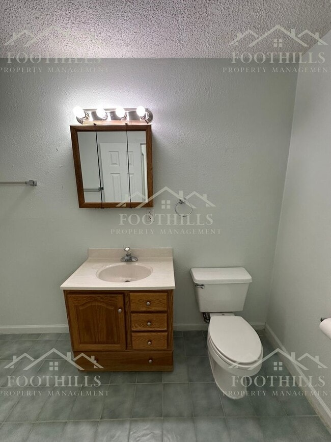 Building Photo - 3 Bedroom, 2 Bath Home near to Hwy 187 South