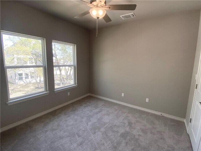 Building Photo - 1301 Low Branch Ln