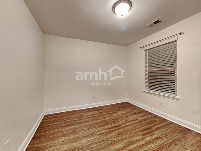 Building Photo - 106 Doral Blue Dr