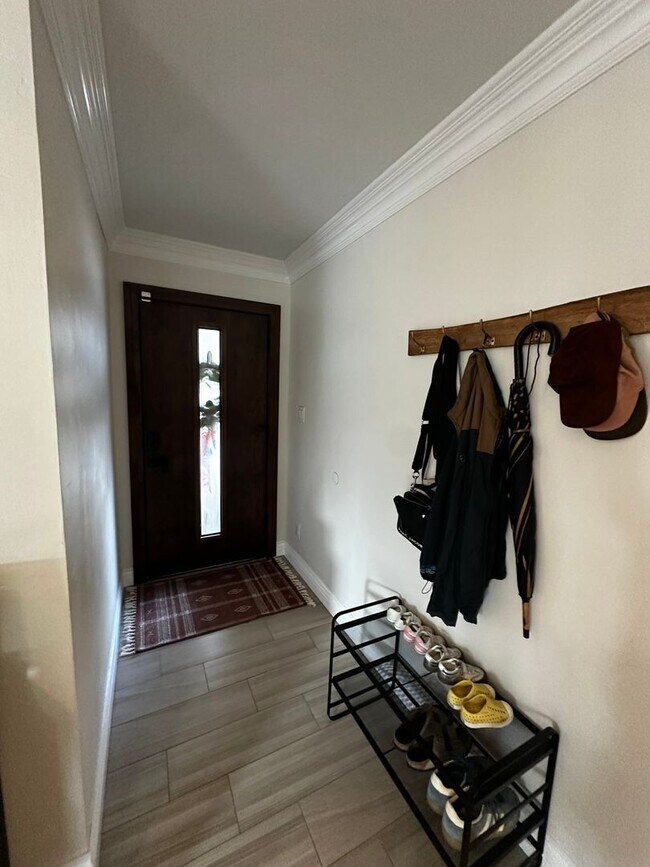 Building Photo - Gorgeous 3-Bedroom 2 bath Home with Pool A...