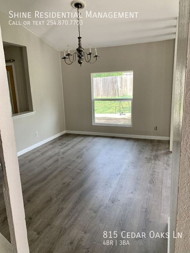 Building Photo - 815 Cedar Oaks Ln
