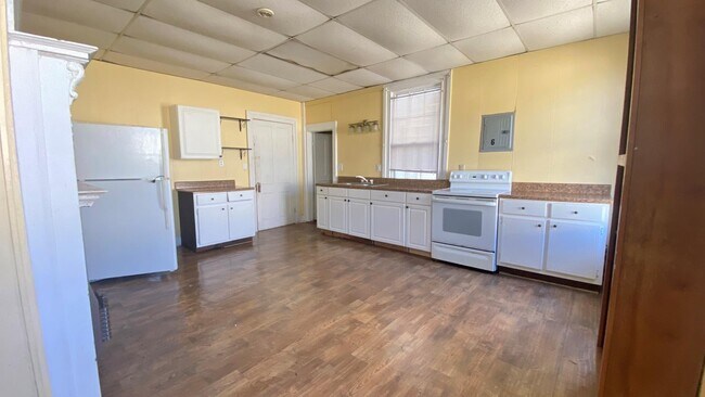 Kitvhen - 817 College St