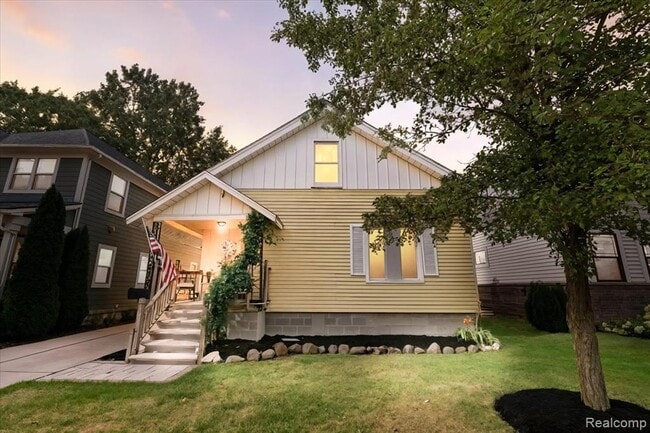 Primary Photo - 423 Pingree Blvd