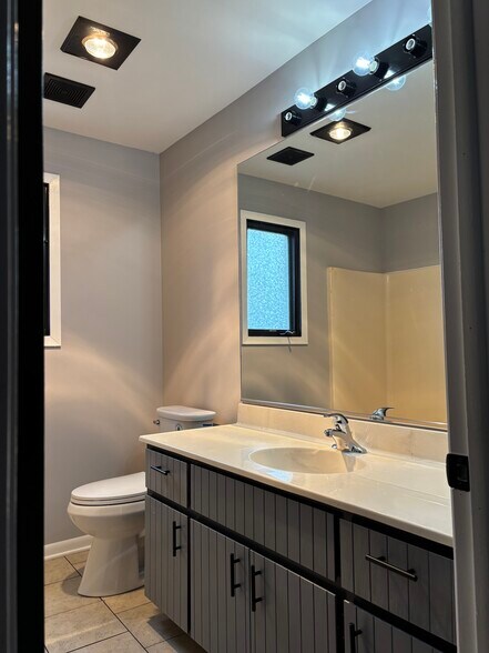 Building Photo - 7129 S 86th Ave