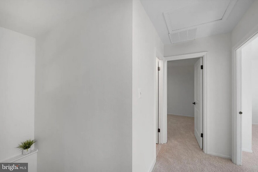 Building Photo - 10116 Dundalk St