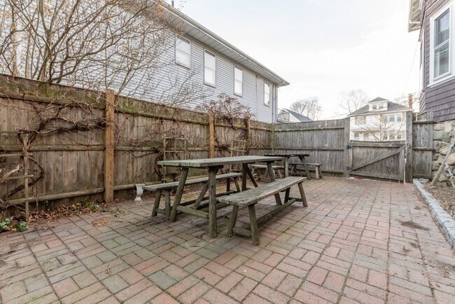 Building Photo - 125 Winsor Ave