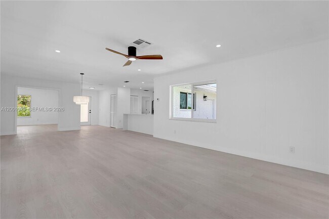 Building Photo - 9125 SE Karin St