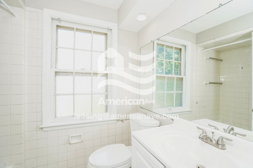 Building Photo - 2408 Webster St