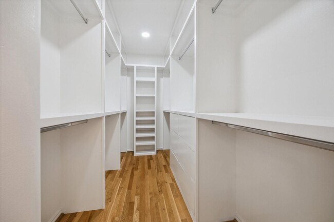 Building Photo - 2506 Van Buren St