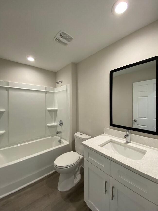 Building Photo - Desirable SW Ocala Neighborhood, 3/2/2 **W...