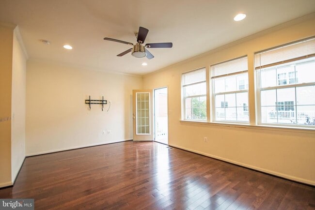 Building Photo - 8024 Cayzer Ln