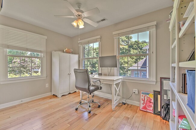 Building Photo - 9 Wayland Ct