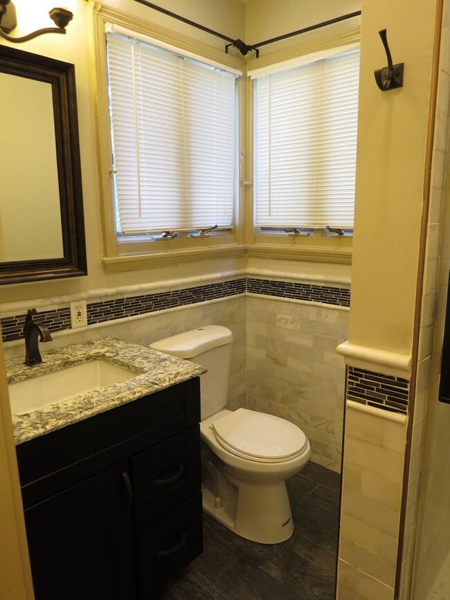 Building Photo - Totally Updated 3 Bed / 2.5 Bath