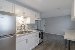 Building Photo - 404 James Ave