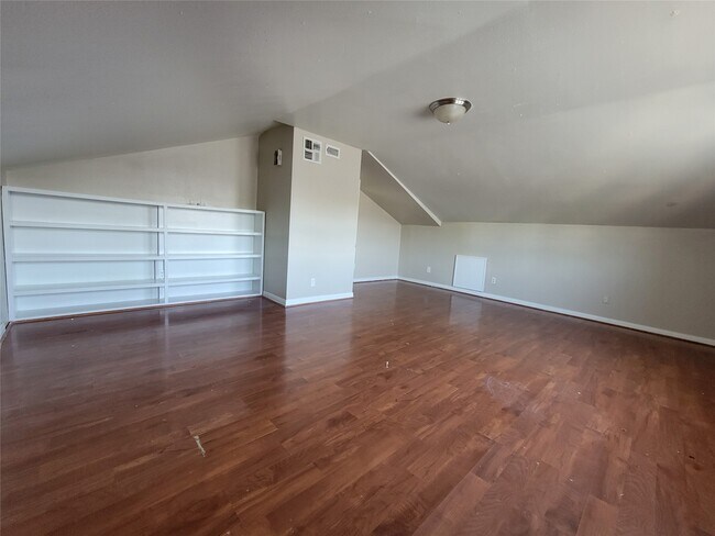 Building Photo - 14822 Sheffield Terrace