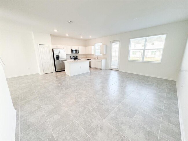 Building Photo - 417 Bogey Dr